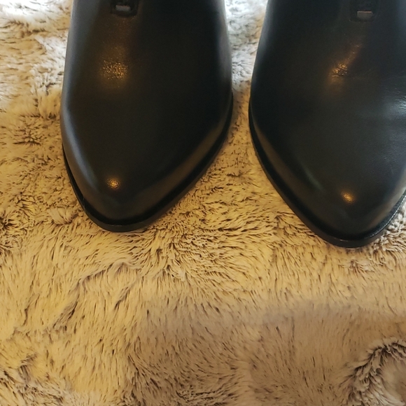 B. MAKOWSKY bootie style heels! - Picture 5 of 6